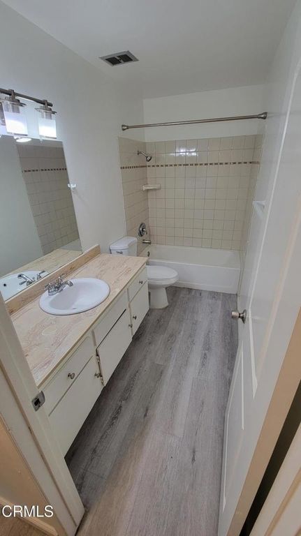 Image 10 of property listing at 1300 Saratoga Avenue 807, Ventura, CA 93003