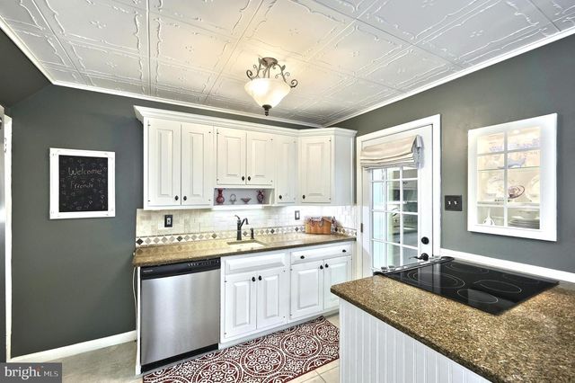 37 S 8TH ST, Columbia, PA 17512