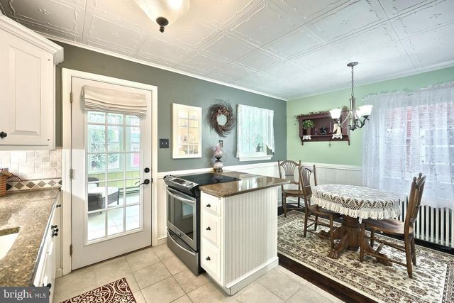 37 S 8TH ST, Columbia, PA 17512