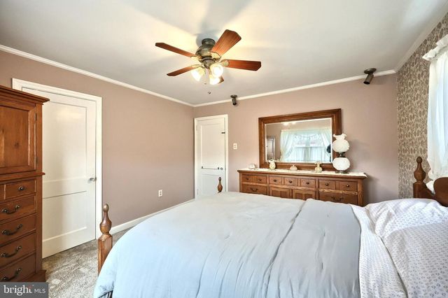 37 S 8TH ST, Columbia, PA 17512