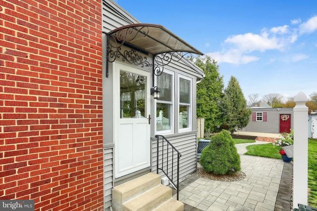37 S 8TH ST, Columbia, PA 17512