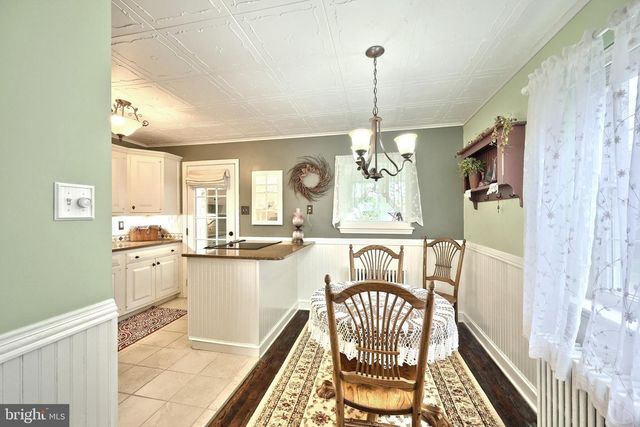 37 S 8TH ST, Columbia, PA 17512