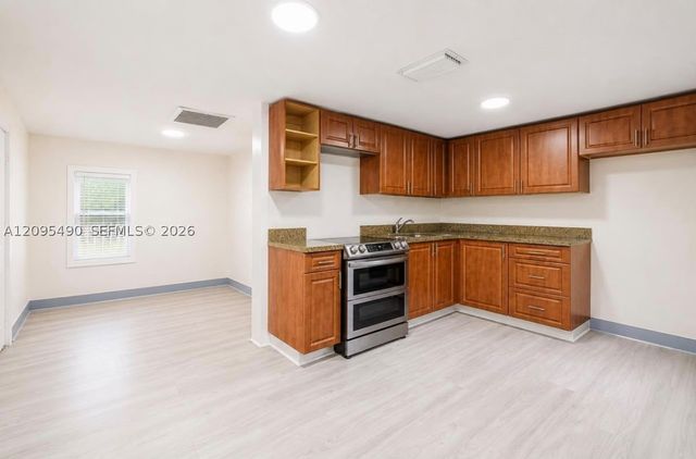 1296 NW 72nd St, Miami, FL 33147