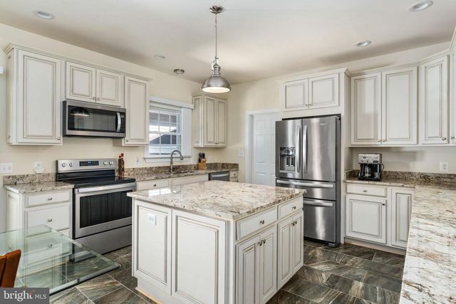 547 TWIN HARBOR RD, Reedville, VA 22539