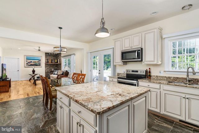 547 TWIN HARBOR RD, Reedville, VA 22539