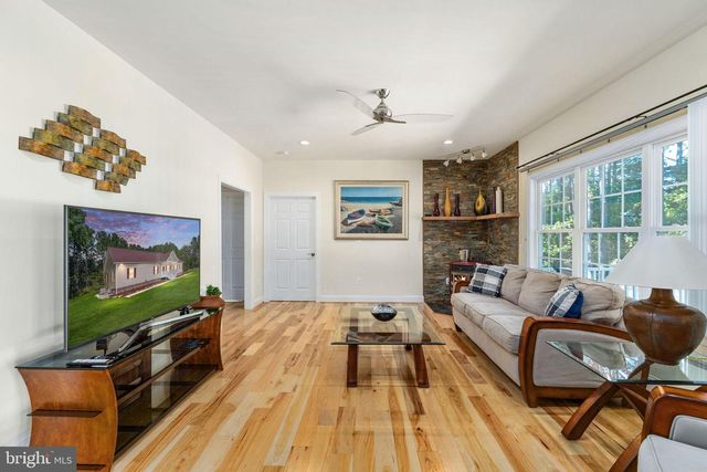 547 TWIN HARBOR RD, Reedville, VA 22539