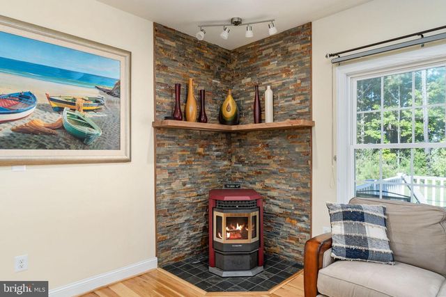 547 TWIN HARBOR RD, Reedville, VA 22539