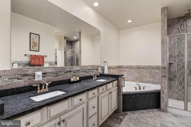 547 TWIN HARBOR RD, Reedville, VA 22539