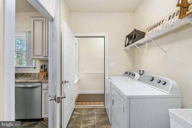 547 TWIN HARBOR RD, Reedville, VA 22539