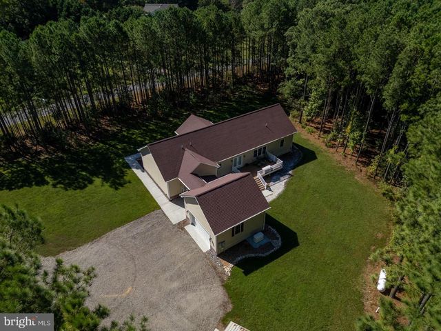 547 TWIN HARBOR RD, Reedville, VA 22539