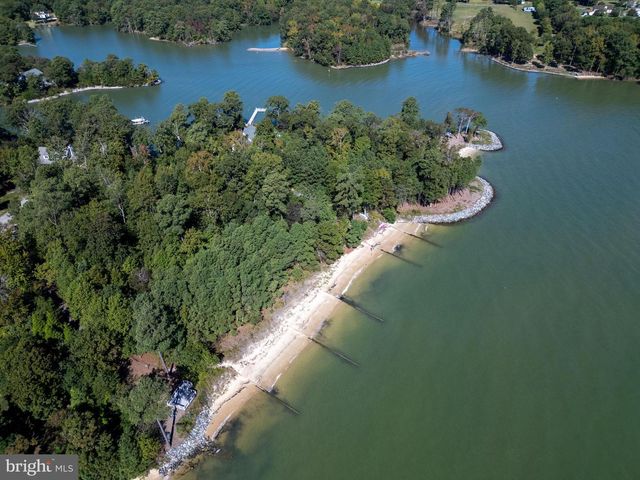 547 TWIN HARBOR RD, Reedville, VA 22539