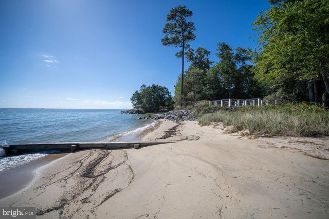 547 TWIN HARBOR RD, Reedville, VA 22539