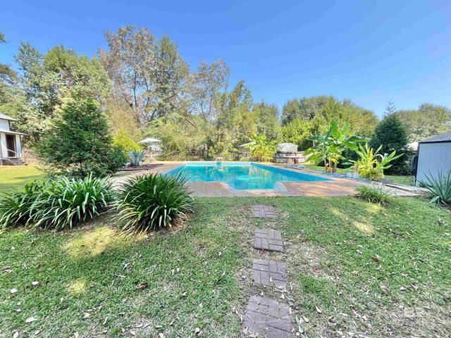 135 S Canoe Road, Atmore, AL 36502