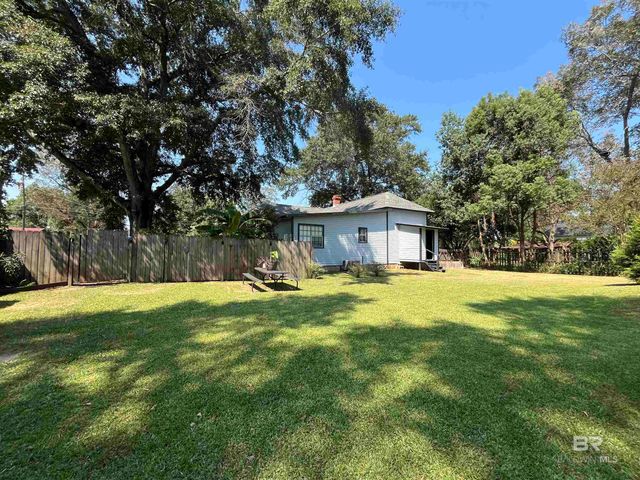135 S Canoe Road, Atmore, AL 36502