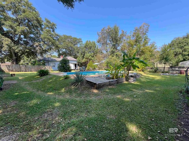 135 S Canoe Road, Atmore, AL 36502