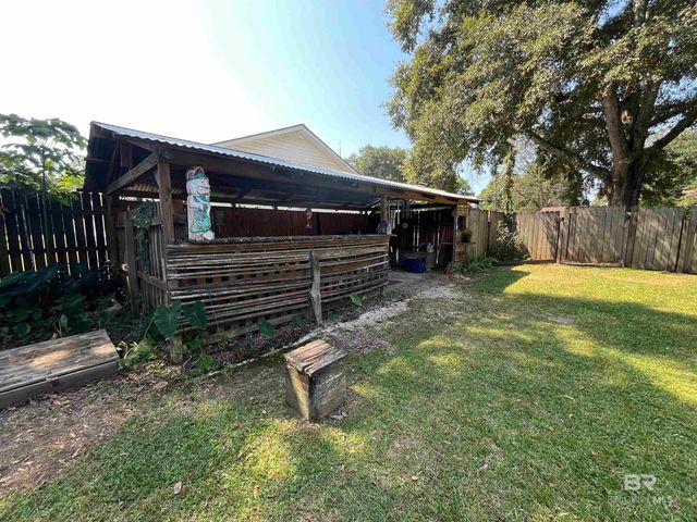 135 S Canoe Road, Atmore, AL 36502