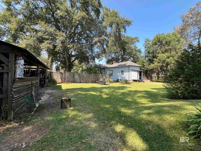 135 S Canoe Road, Atmore, AL 36502