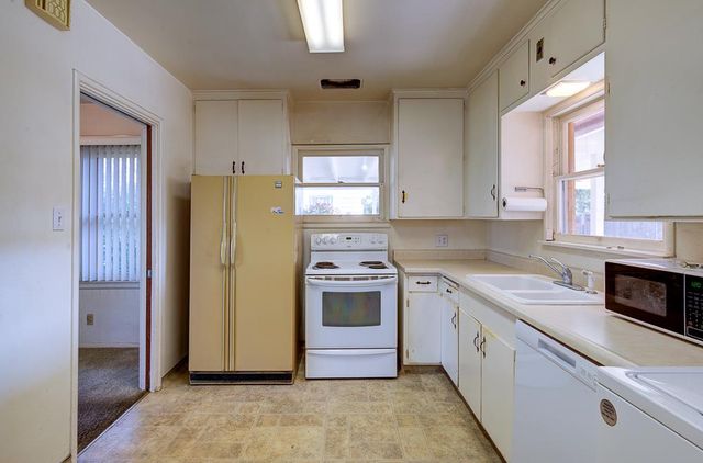 2121 5th Street, Sanger, CA 93657