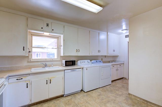 2121 5th Street, Sanger, CA 93657