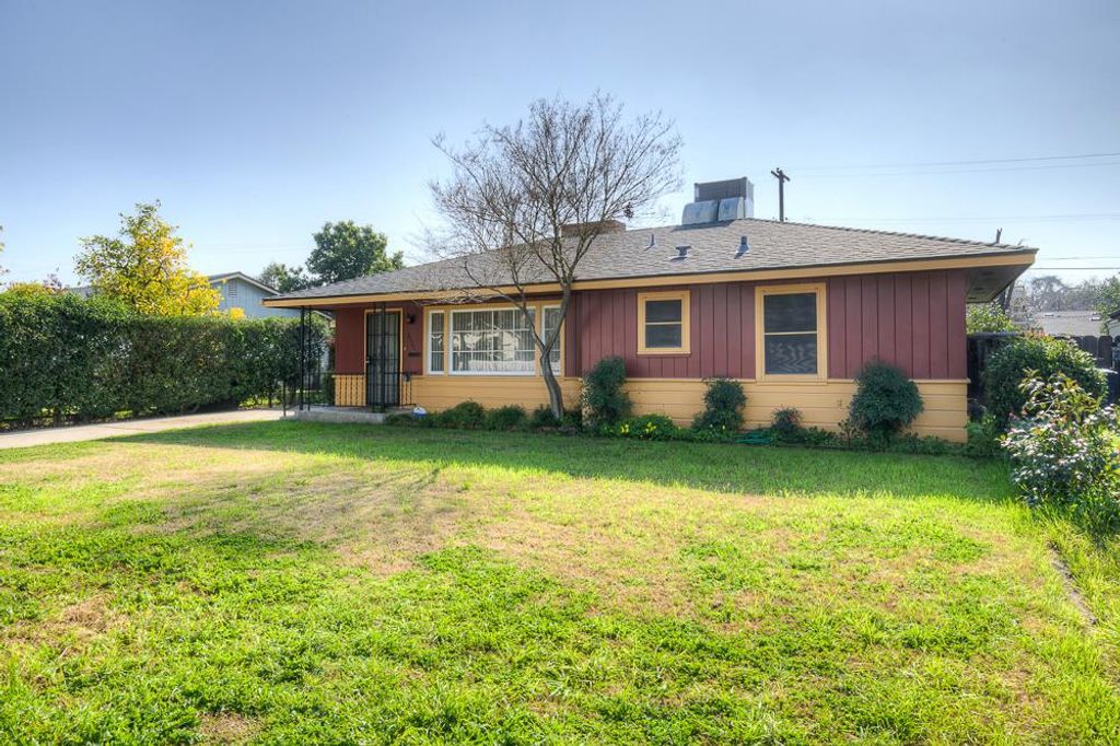 Image 1 of property listing at 2121 5th Street, Sanger, CA 93657