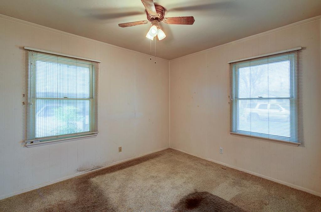 Image 16 of property listing at 2121 5th Street, Sanger, CA 93657