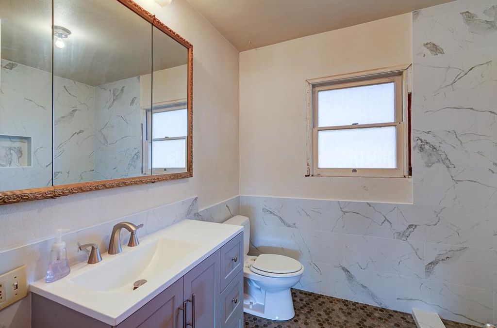 Image 20 of property listing at 2121 5th Street, Sanger, CA 93657