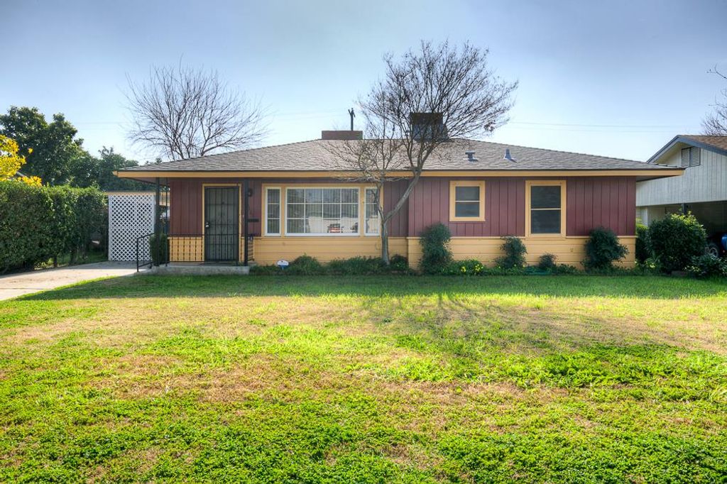 Image 6 of property listing at 2121 5th Street, Sanger, CA 93657