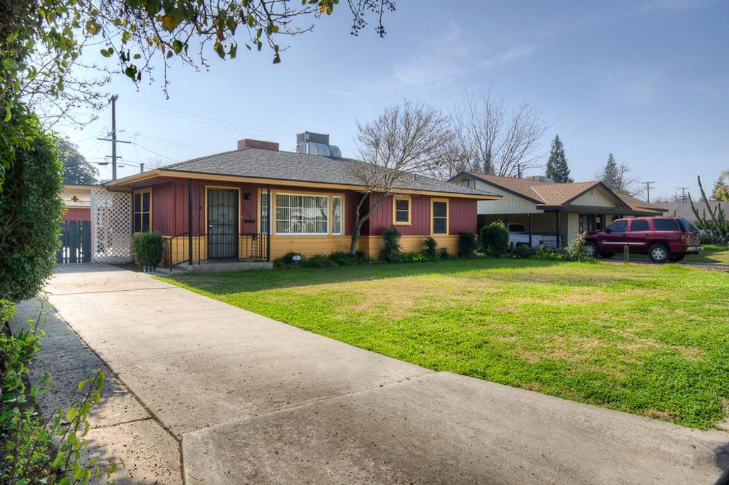 Image 8 of property listing at 2121 5th Street, Sanger, CA 93657