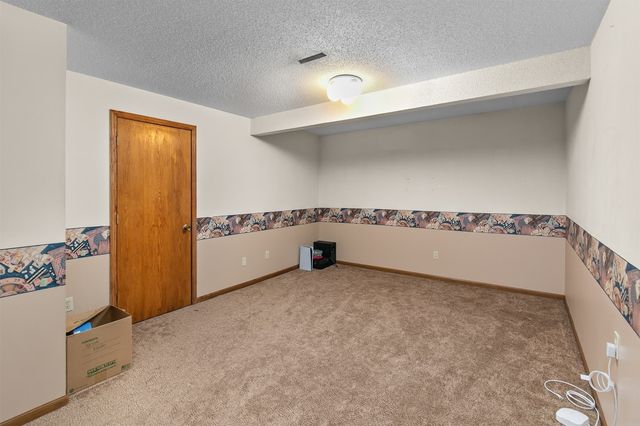 1114 NW Parkridge Drive, Ankeny, IA 50023