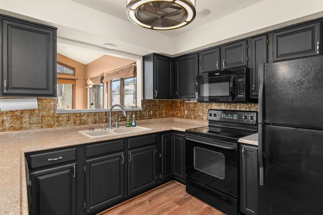 1114 NW Parkridge Drive, Ankeny, IA 50023