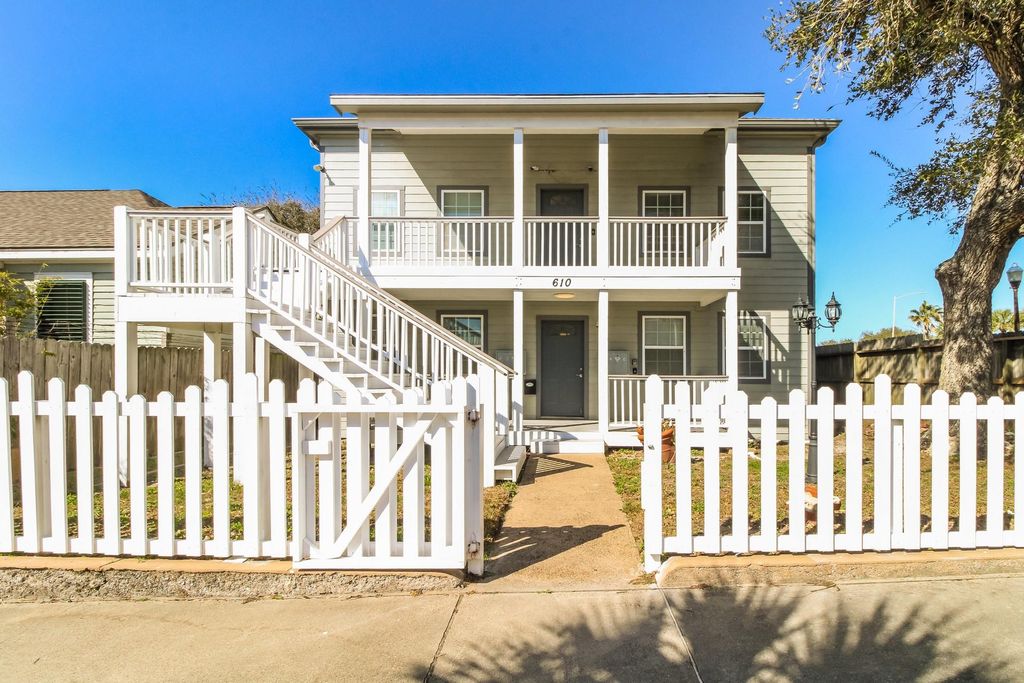 610 Ball 7, Galveston, TX 77550