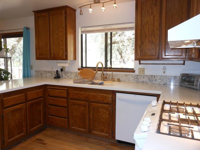 23500 Saint Helena Dr, Smartsville, CA 95977