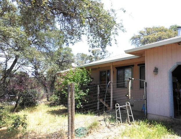 23500 Saint Helena Dr, Smartsville, CA 95977