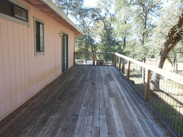23500 Saint Helena Dr, Smartsville, CA 95977
