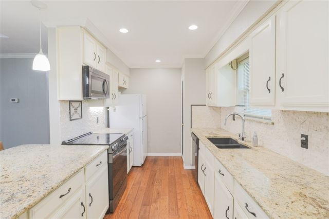 6306 Elmview Drive, Arlington, TX 76018