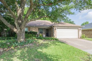 6306 Elmview Drive, Arlington, TX 76018