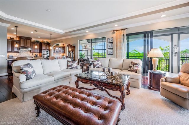 2555 Marquesa Royale Ln Apt 301, Naples, FL 34109