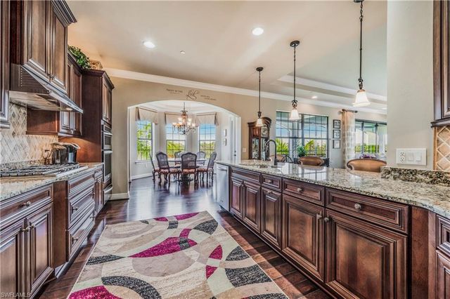 2555 Marquesa Royale Ln Apt 301, Naples, FL 34109