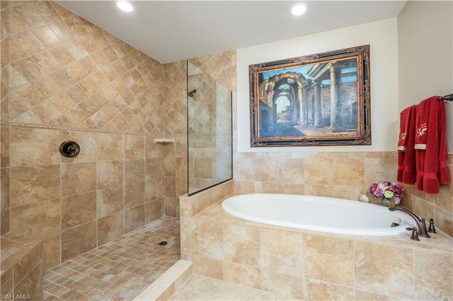 2555 Marquesa Royale Ln Apt 301, Naples, FL 34109