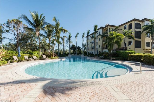 2555 Marquesa Royale Ln Apt 301, Naples, FL 34109