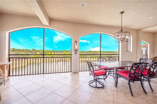 2555 Marquesa Royale Ln Apt 301, Naples, FL 34109