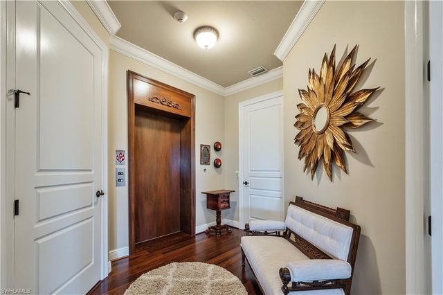 2555 Marquesa Royale Ln Apt 301, Naples, FL 34109