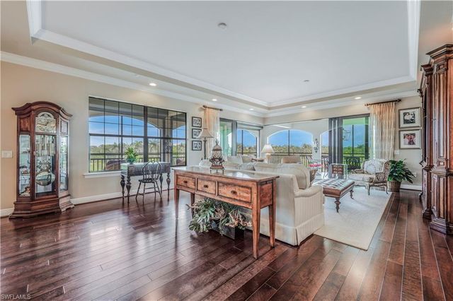 2555 Marquesa Royale Ln Apt 301, Naples, FL 34109