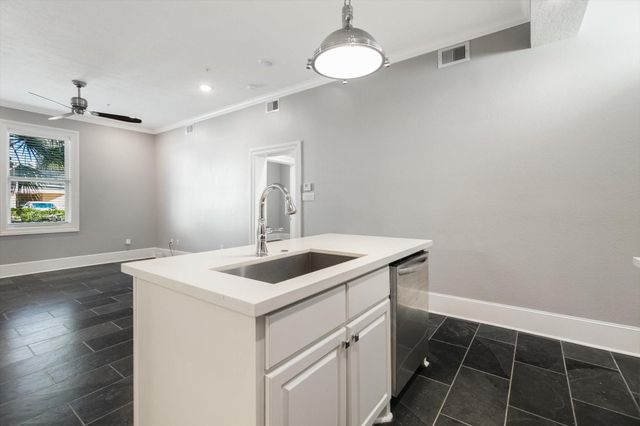 2401 Market Street 101, Galveston, TX 77550