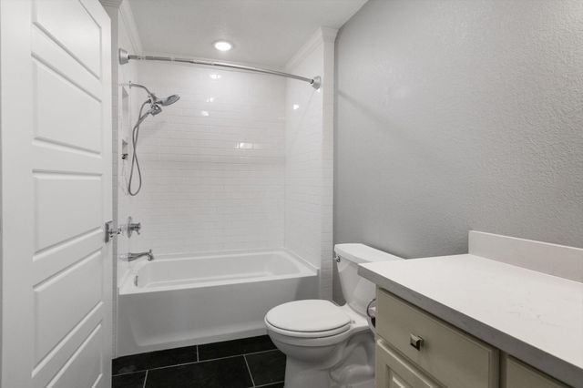 2401 Market Street 101, Galveston, TX 77550