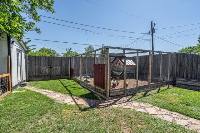 2706 Bomar Avenue, Fort Worth, TX 76103