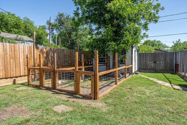 2706 Bomar Avenue, Fort Worth, TX 76103