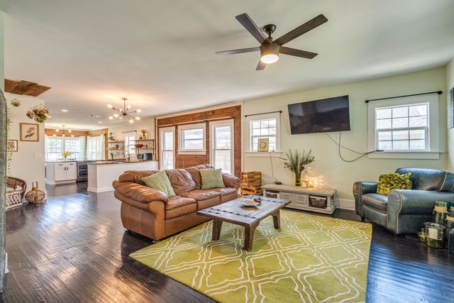 2706 Bomar Avenue, Fort Worth, TX 76103