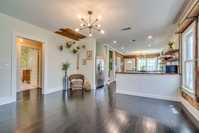 2706 Bomar Avenue, Fort Worth, TX 76103