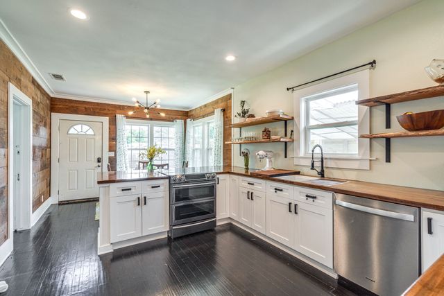 2706 Bomar Avenue, Fort Worth, TX 76103